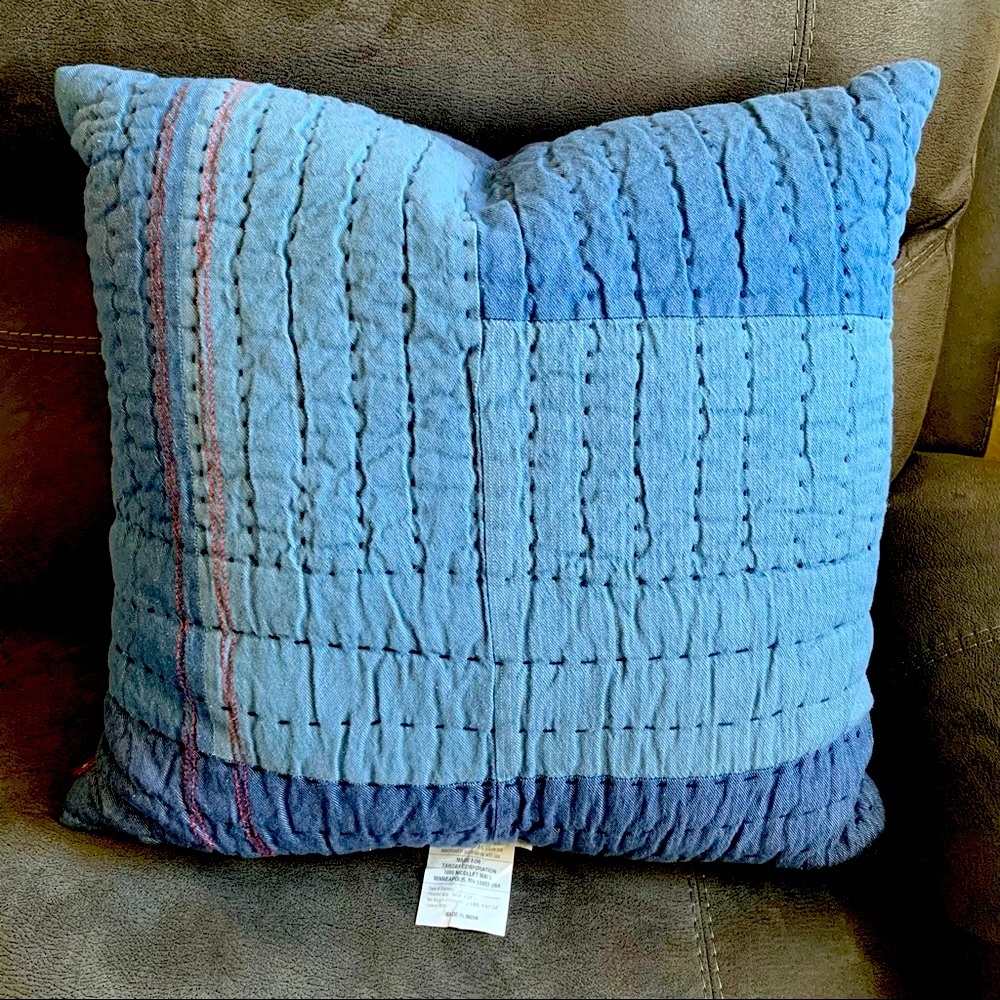 COPY - LEVI’S THROW PILLOW EURO LARGE 24in